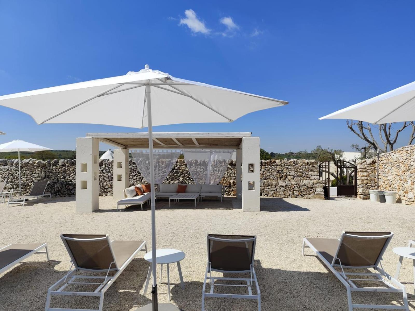 Borgo Santamarta Aparthotel Ночи Екстериор снимка